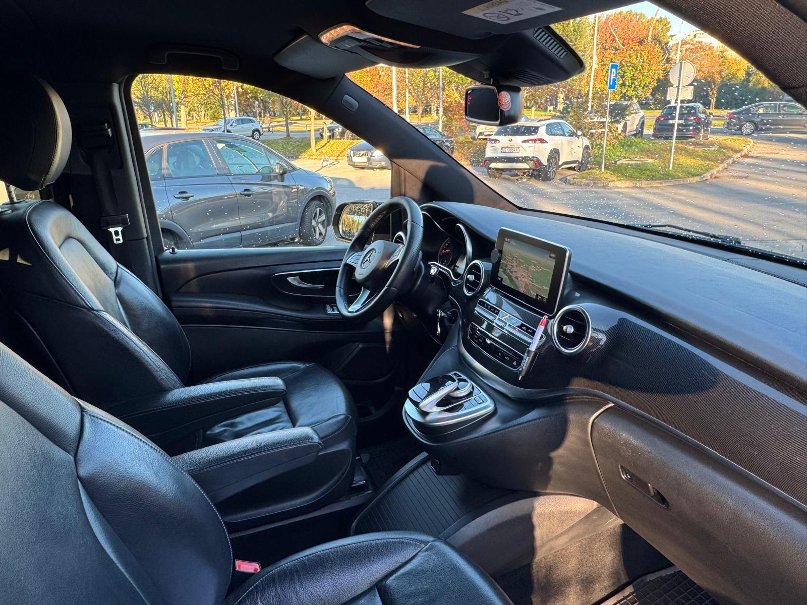 Interijer Mercedes-Benz V-Class s Nappa kožnim sjedalima i ambijentalnom rasvjetom